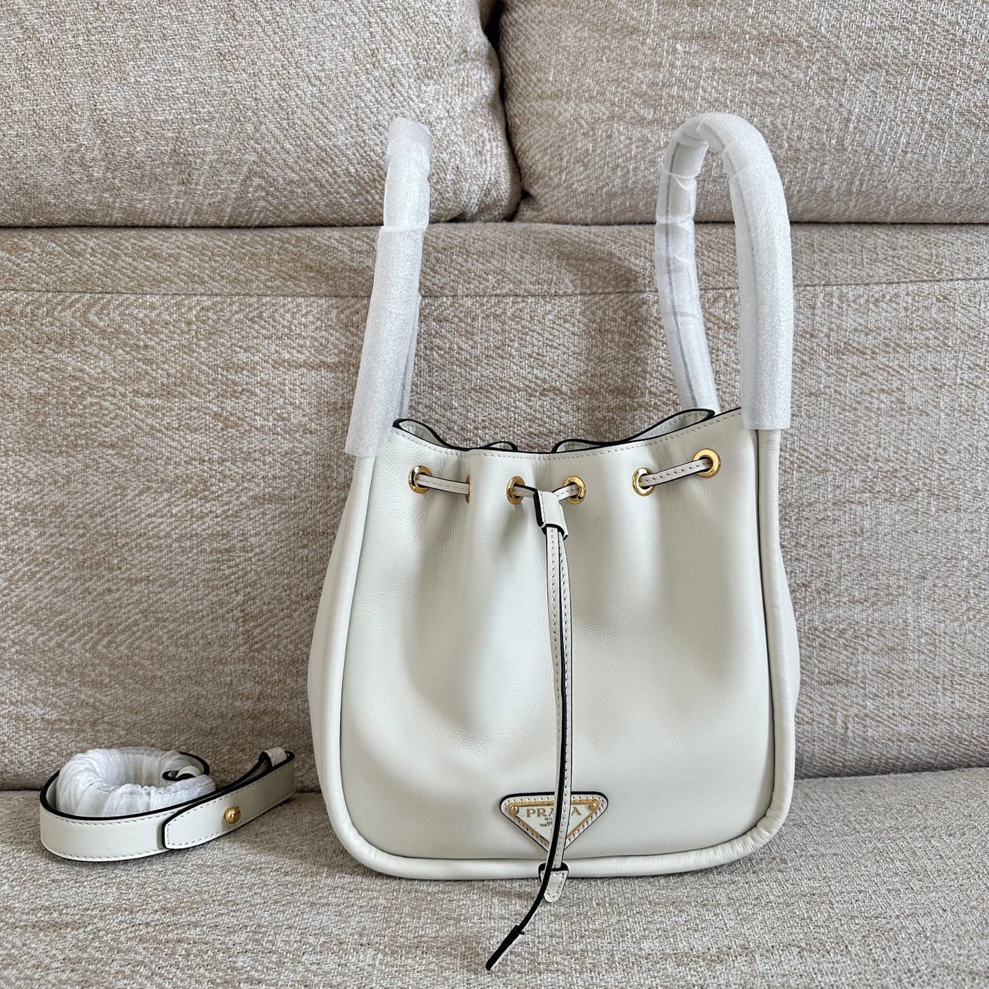 プラダ「Prada」ダーリン レザー トートバッグ