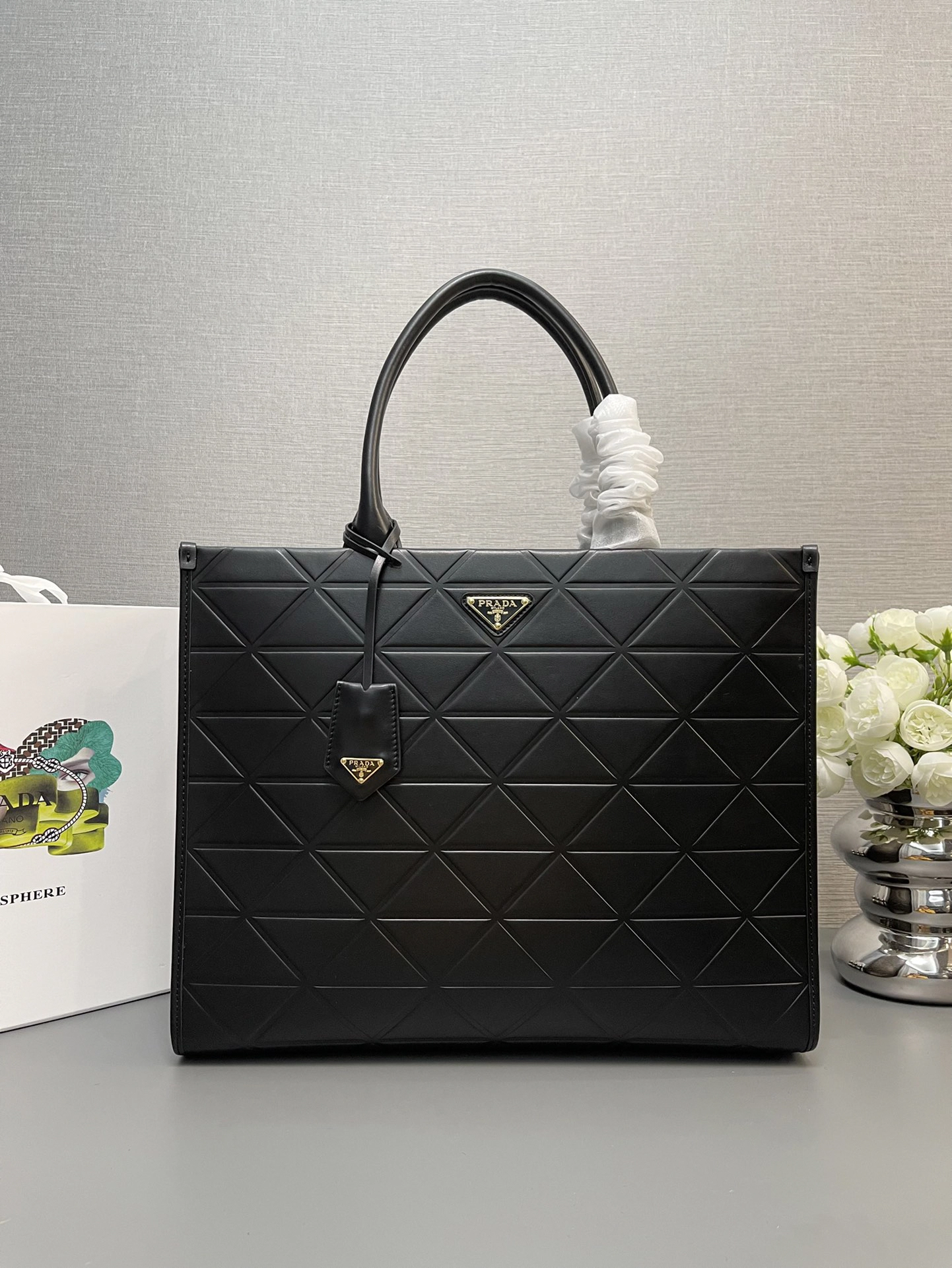 プラダ「Prada」トライアングルキルティング トートバッグ ラージトート