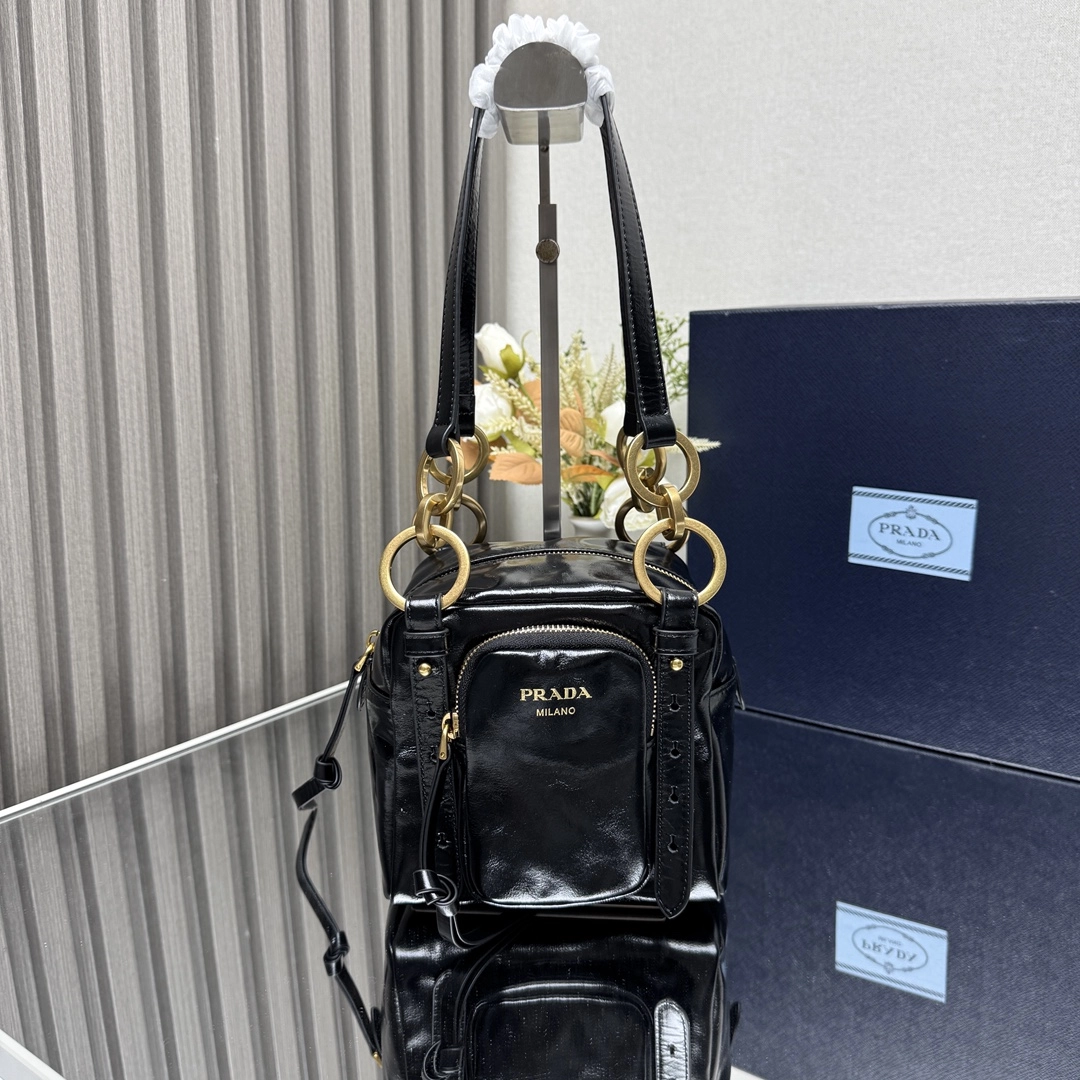 プラダ「Prada」ナッパレザーハンドバッグ