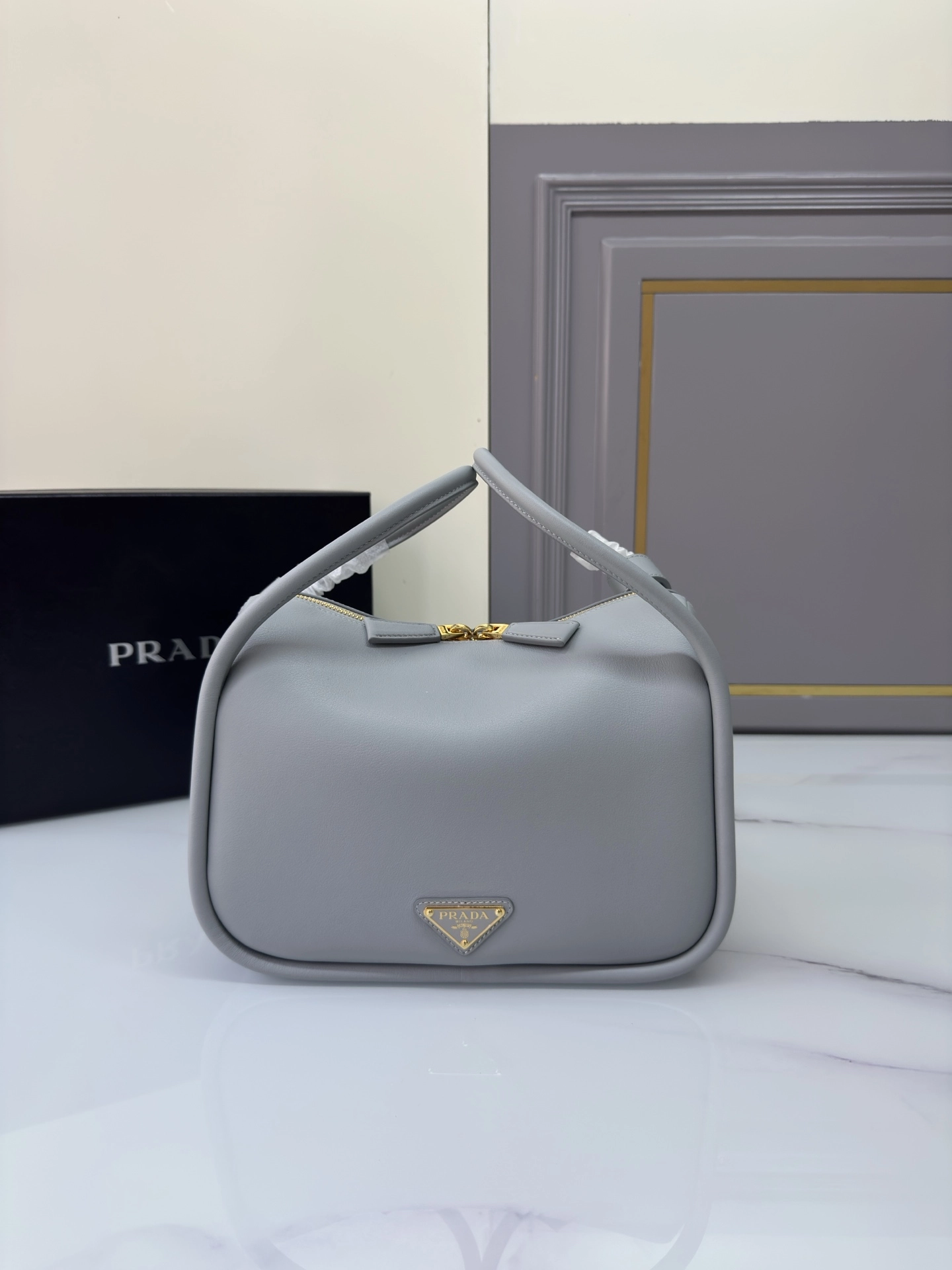 プラダ「Prada」ナッパレザーハンドバッグ
