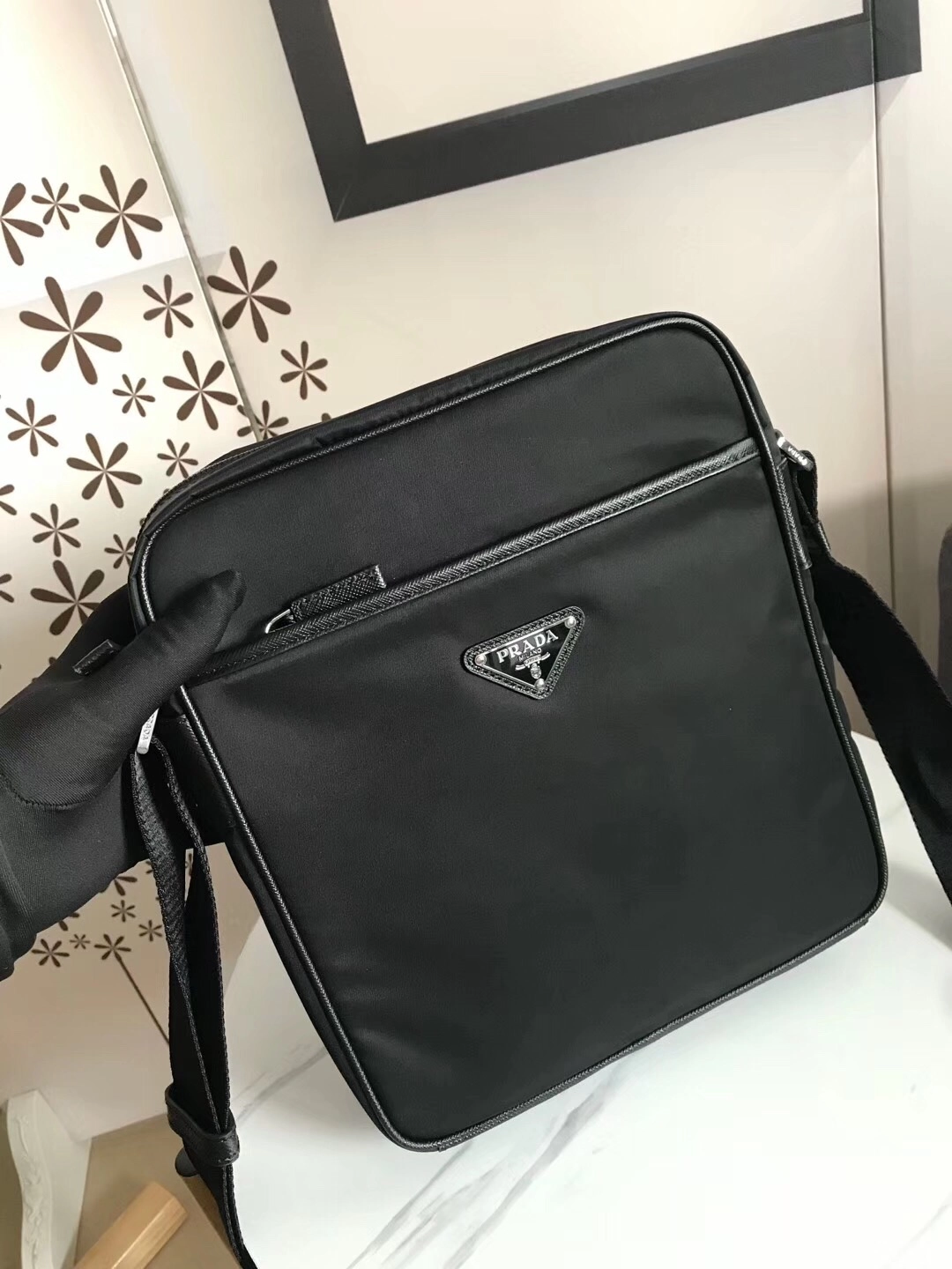 プラダ「Prada」パラシュートメッセンジャーバッグ