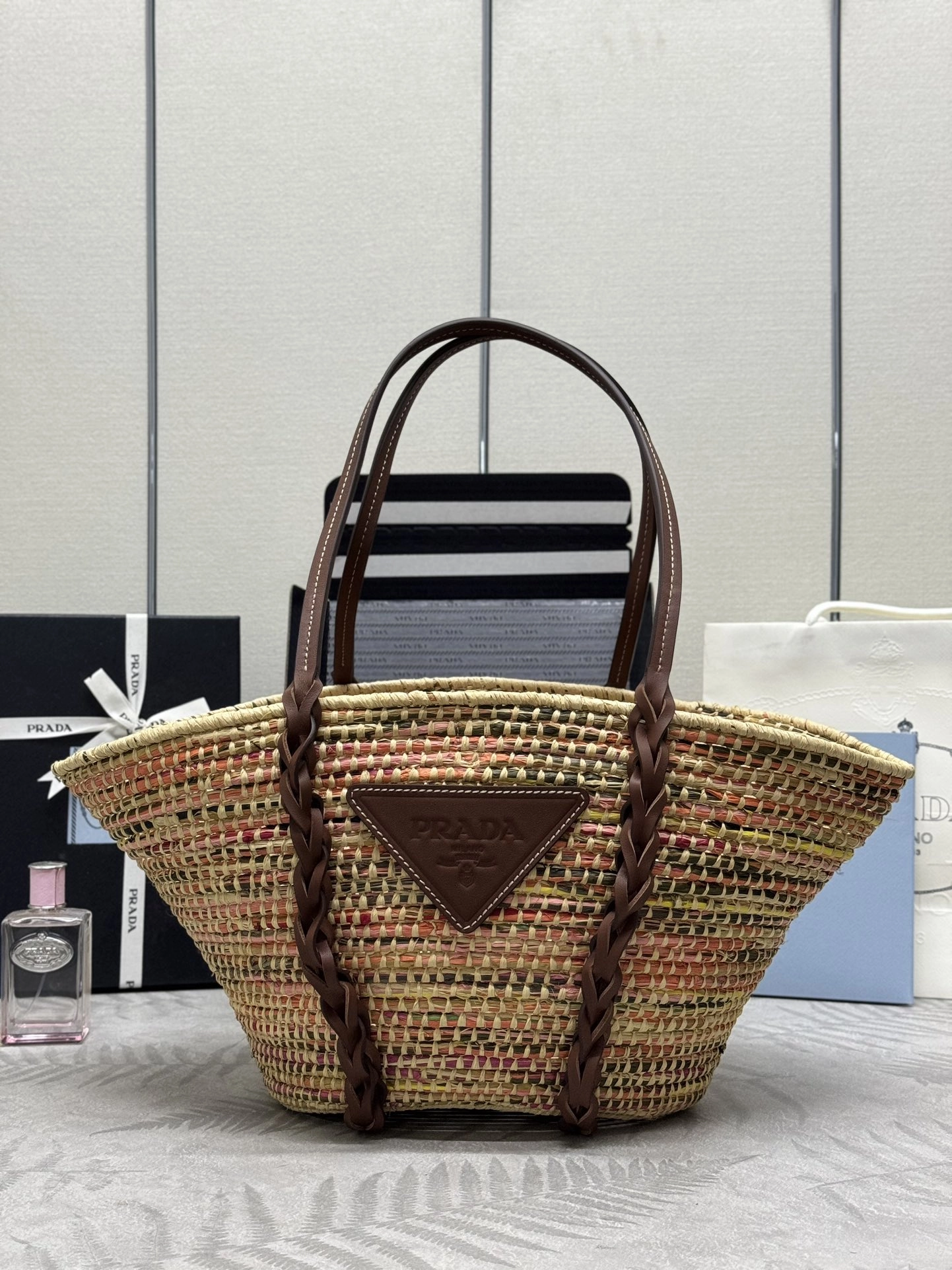 プラダ「Prada」ラフィア&レザー バスケットトート