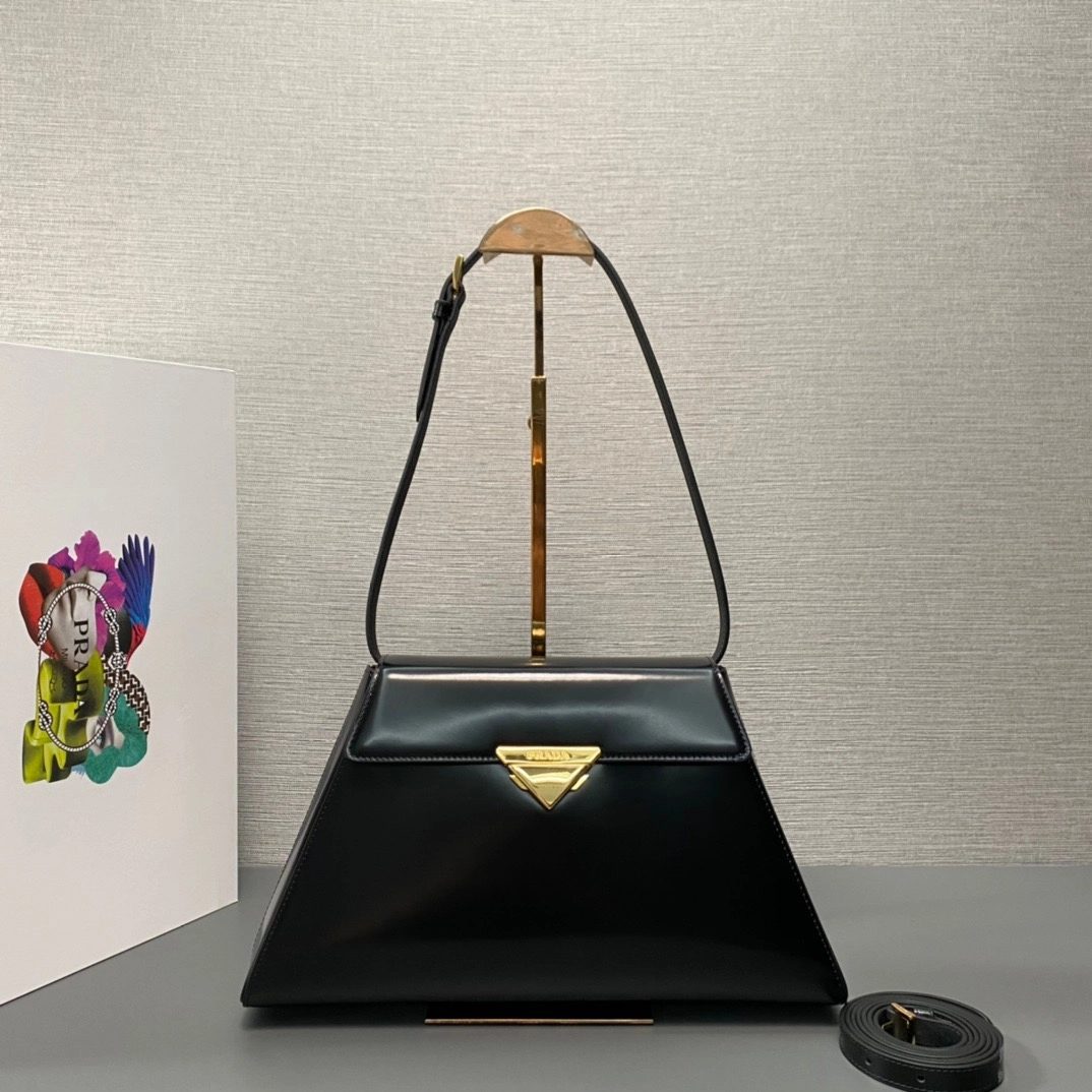 プラダ「Prada」ランウェイコレクション ショルダーバッグ