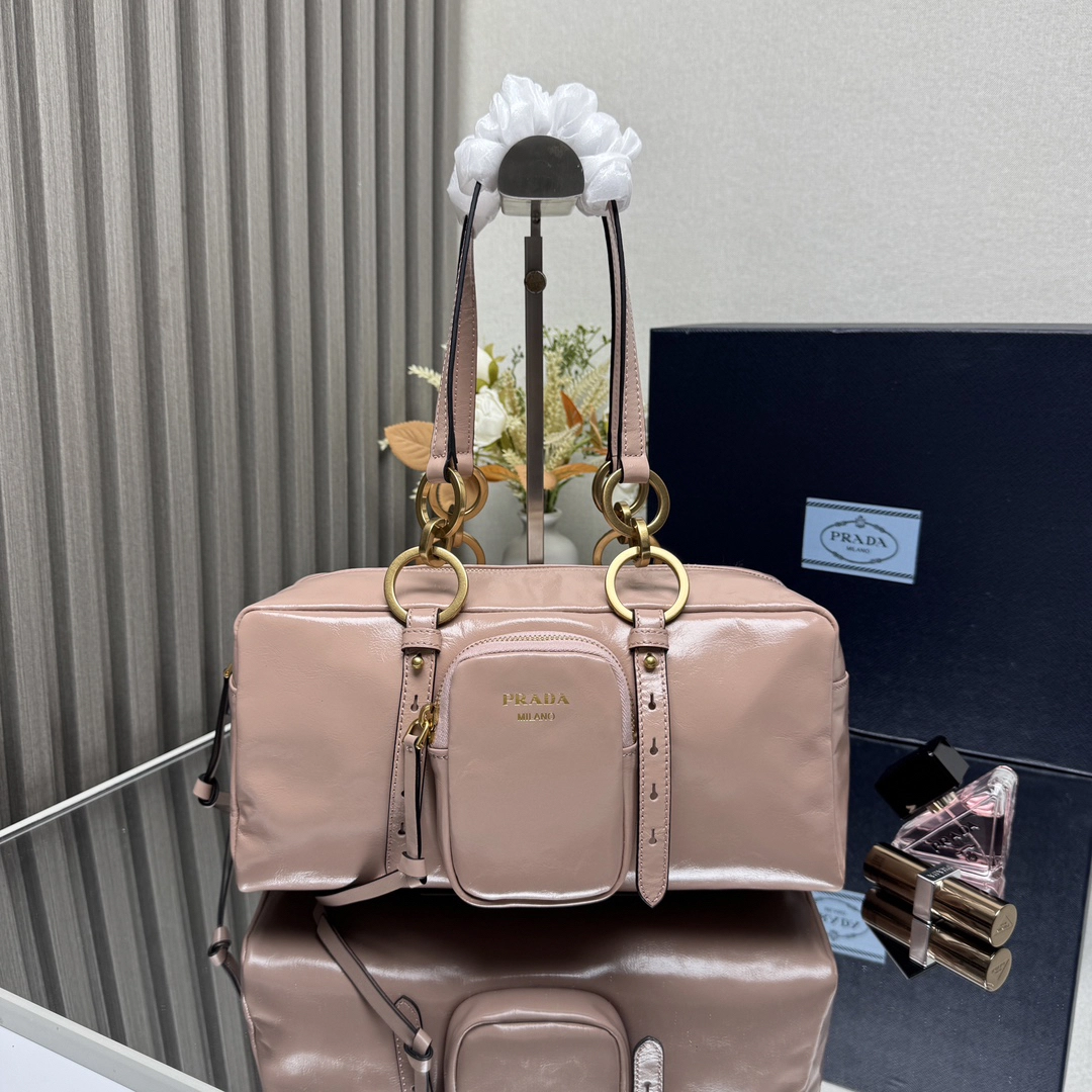 プラダ「Prada」リエディション ラージオイルドレザートート