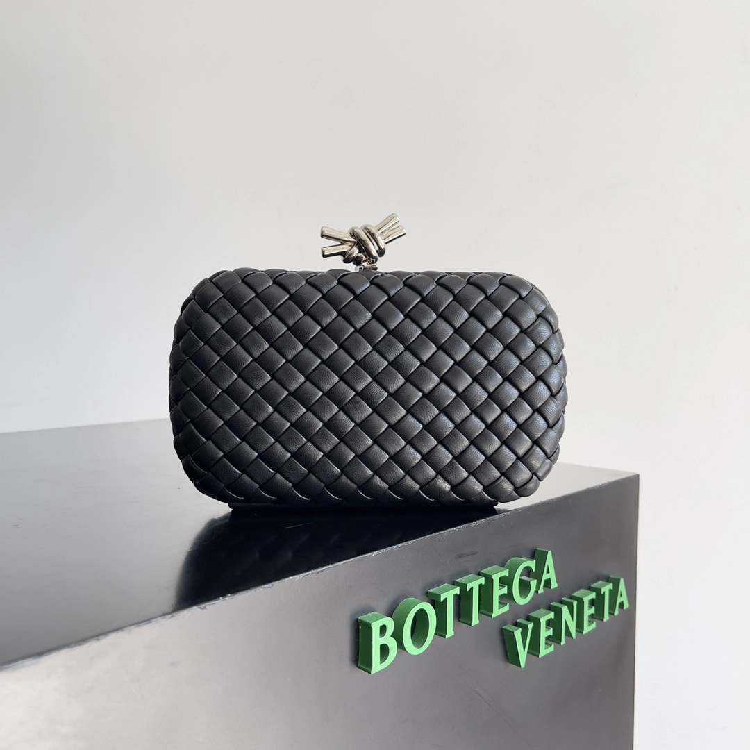 ボッテガ・ヴェネタ「Bottega Veneta」 2024春 フラワーウィーブイブニングバッグ