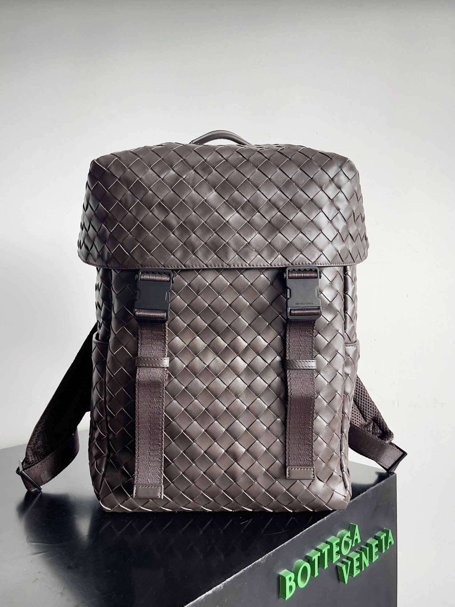 ボッテガ・ヴェネタ「Bottega Veneta」 イントレチャート メンズバックパック