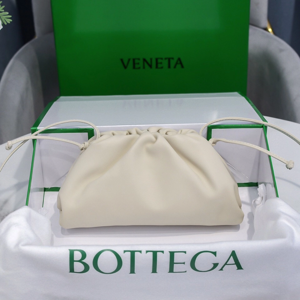 ボッテガ・ヴェネタ「Bottega Veneta」 ミニ クラウド ショルダー&クラッチバッグ