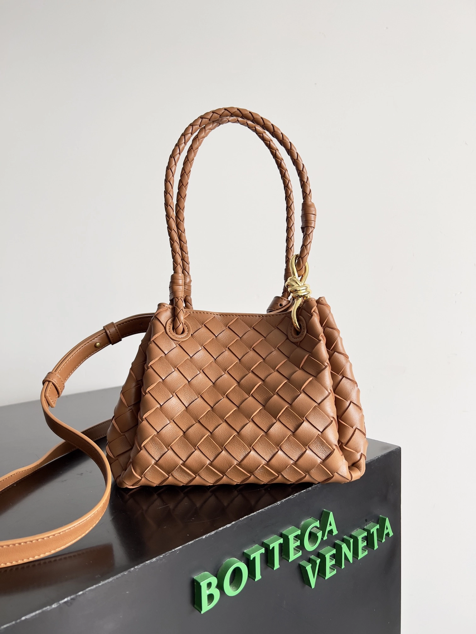 ボッテガ・ヴェネタ「Bottega Veneta」Andiamo バッグ