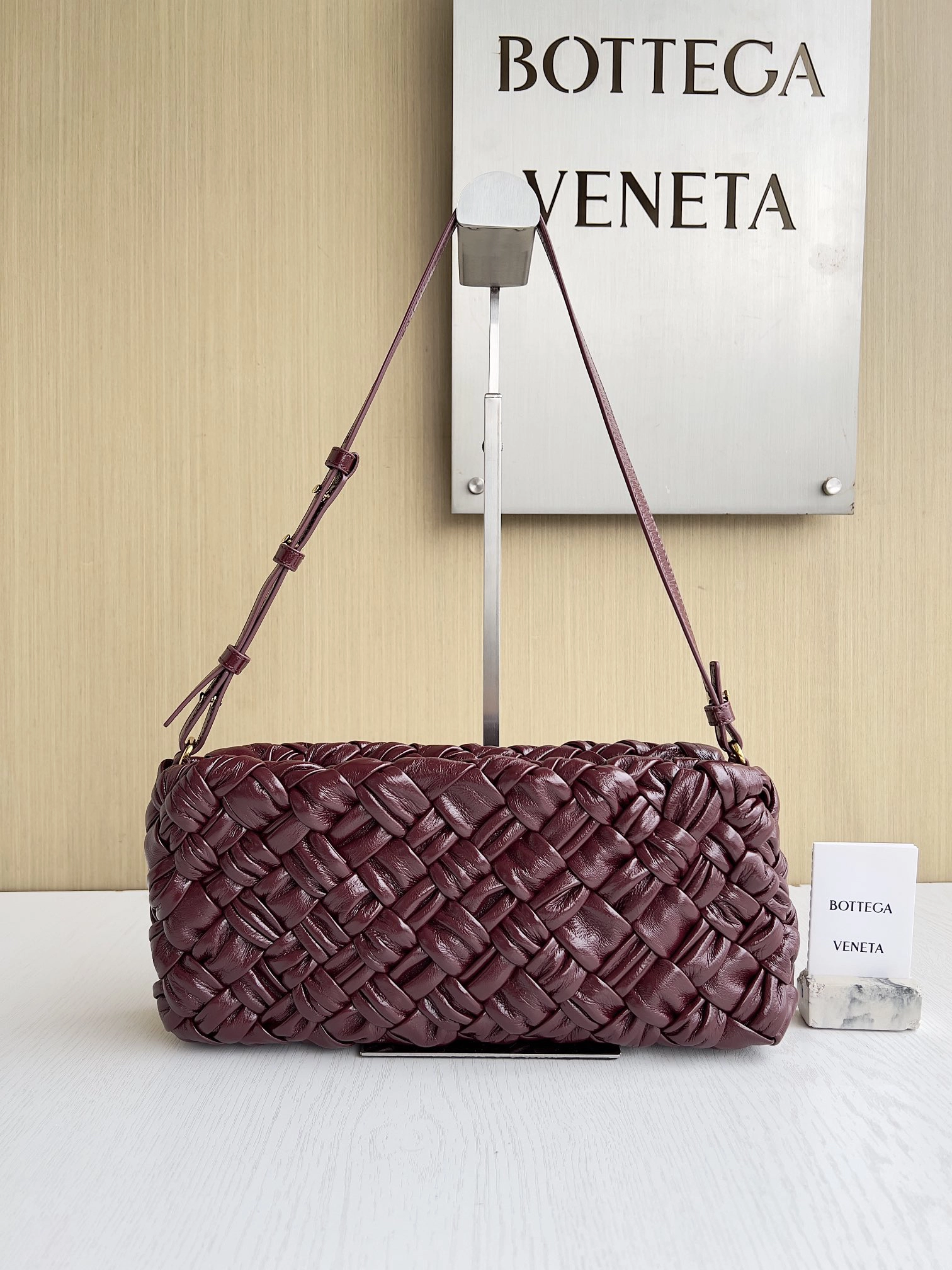 ボッテガ・ヴェネタ「Bottega Veneta」Kalimero Cha-Cha レザーショルダーバッグ