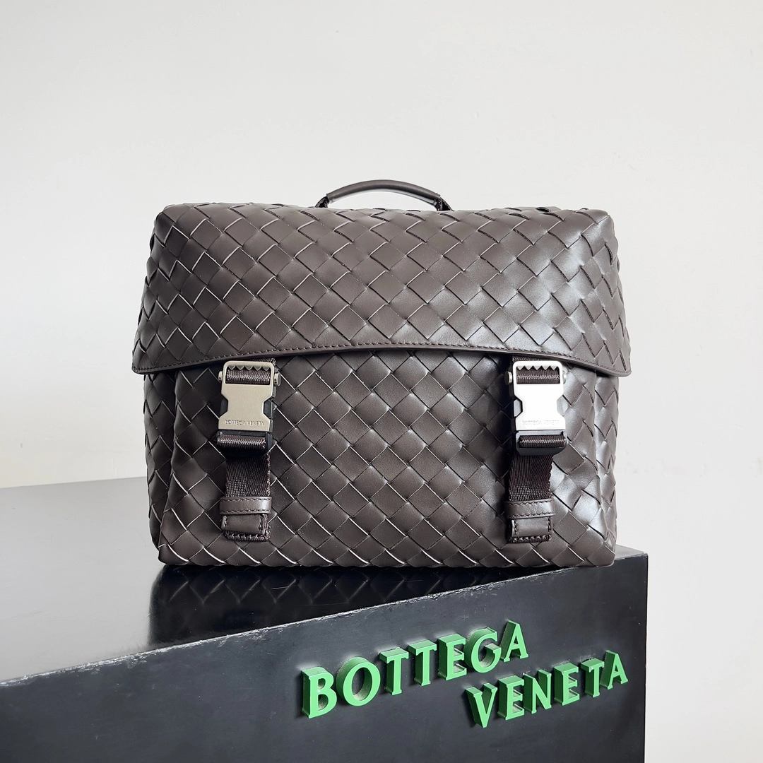 ボッテガ・ヴェネタ「Bottega Veneta」スムースレザー ユニセックスショルダーバッグ