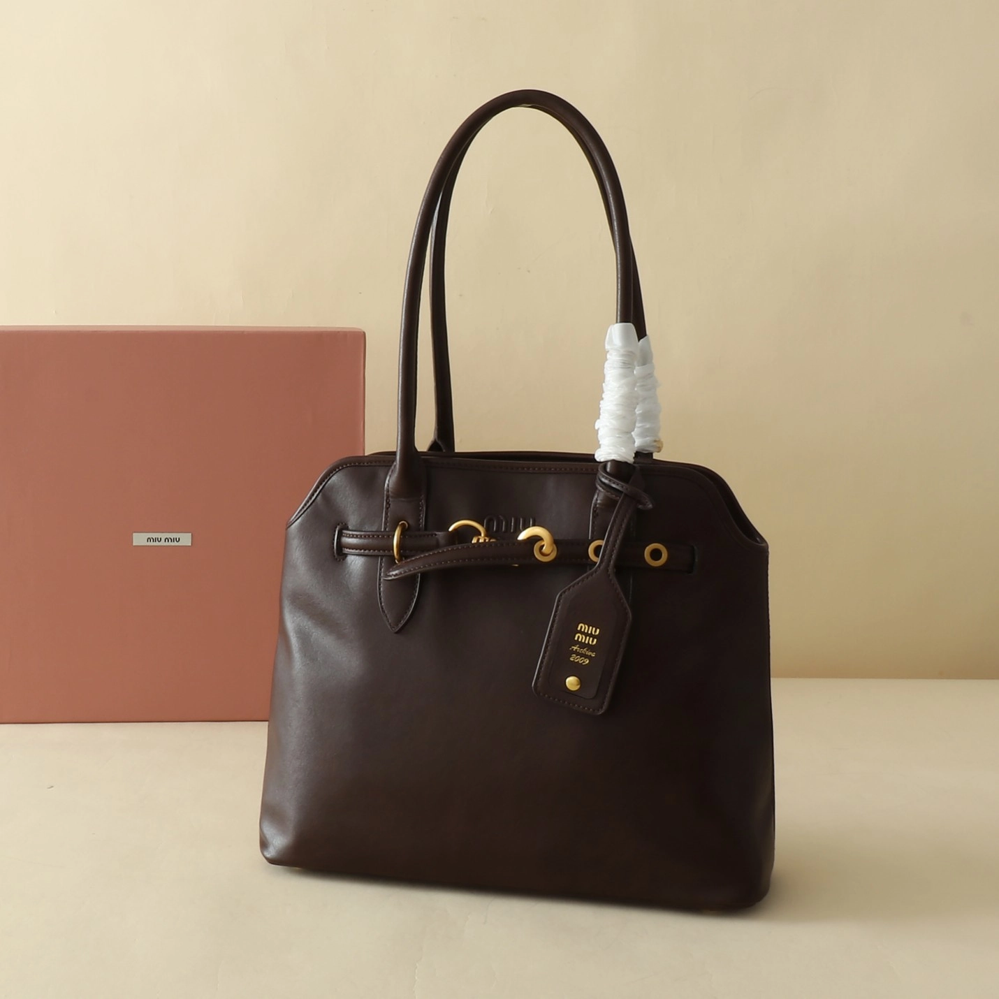 ミュウミュウ アバンチュール ナッパレザー トップハンドルバッグ「Aventure Bag」