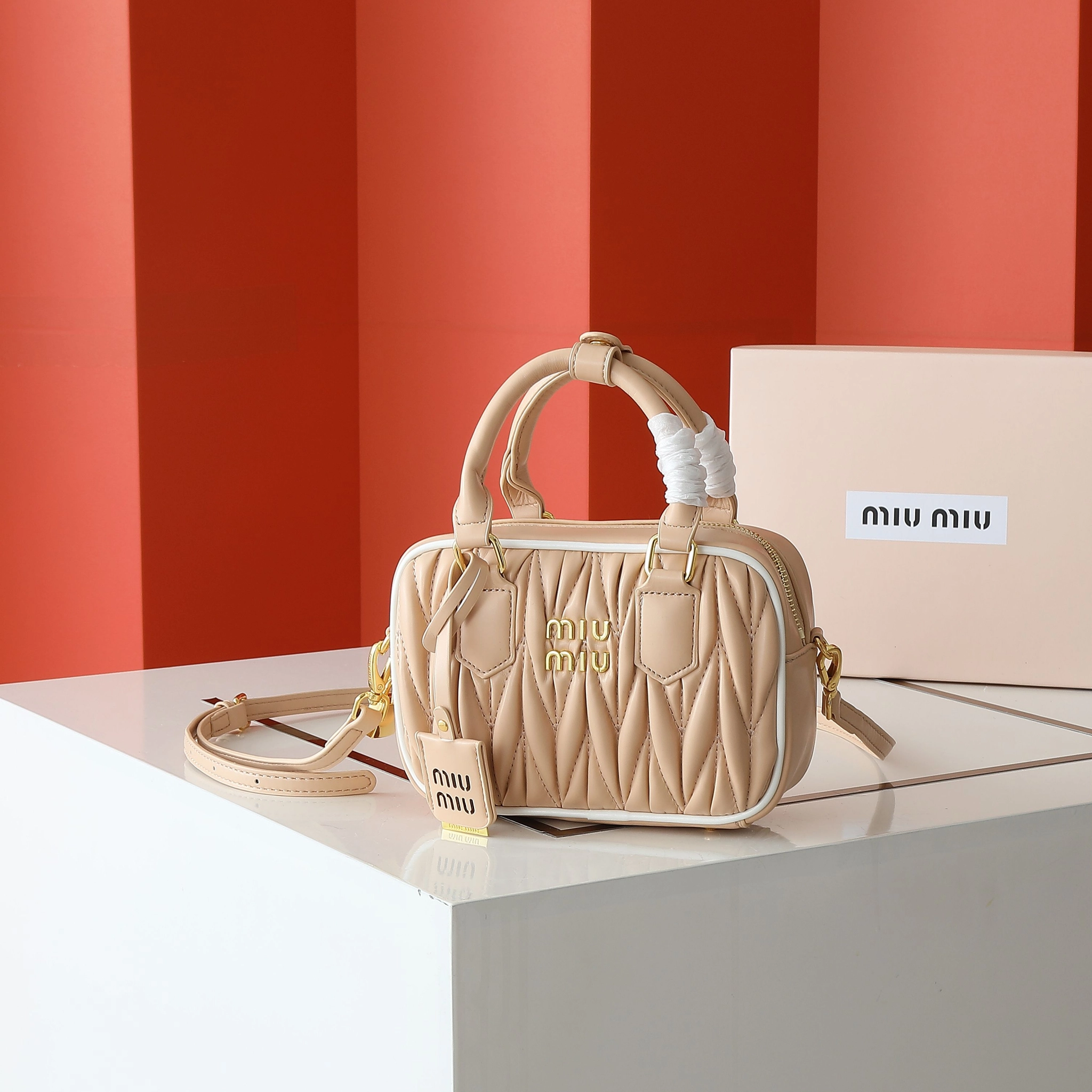 ミュウミュウ アルカディ マテラッセレザー スモールバッグ「Arcadie Bag」