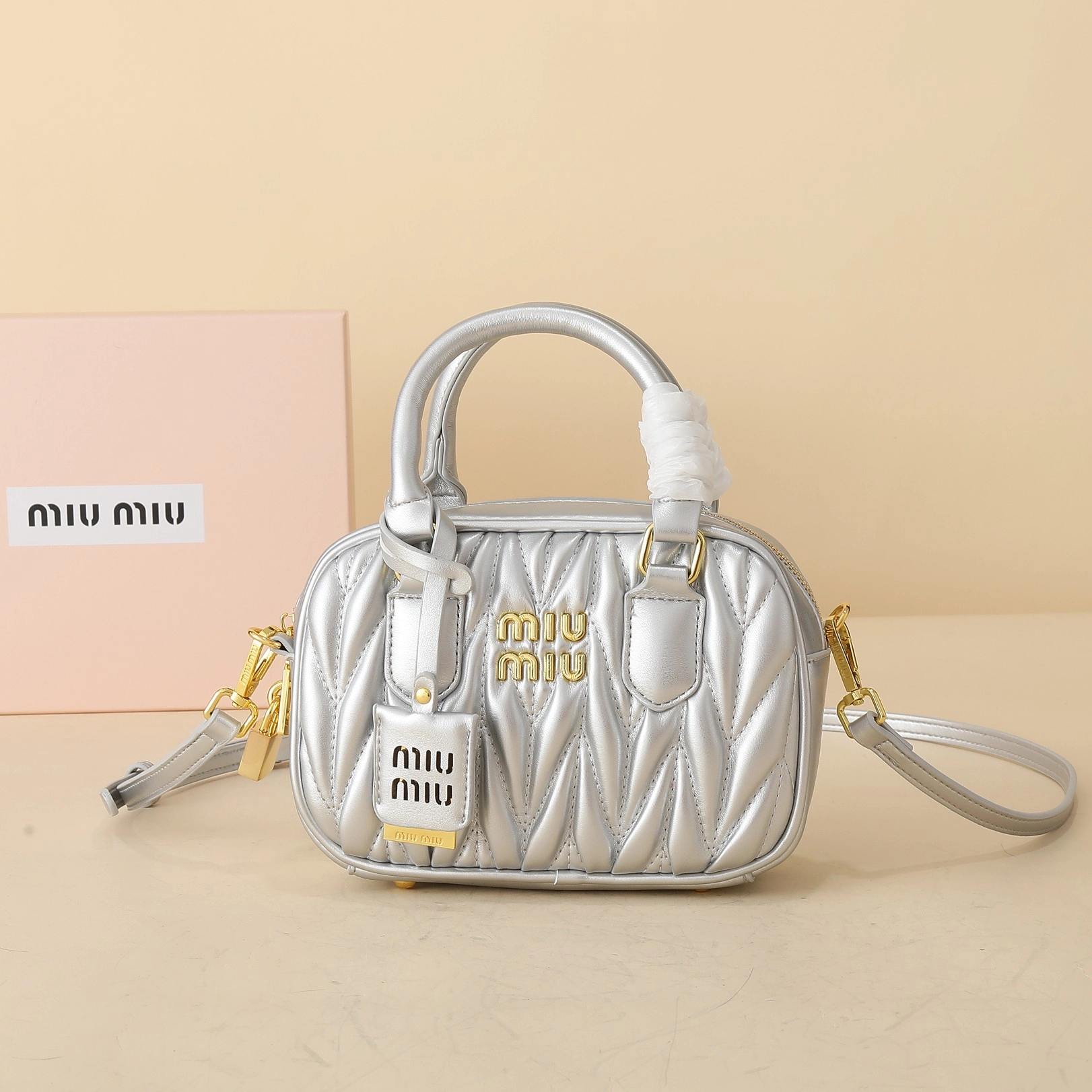 ミュウミュウ アルカディ マテラッセレザー スモールバッグ「Arcadie Bag」