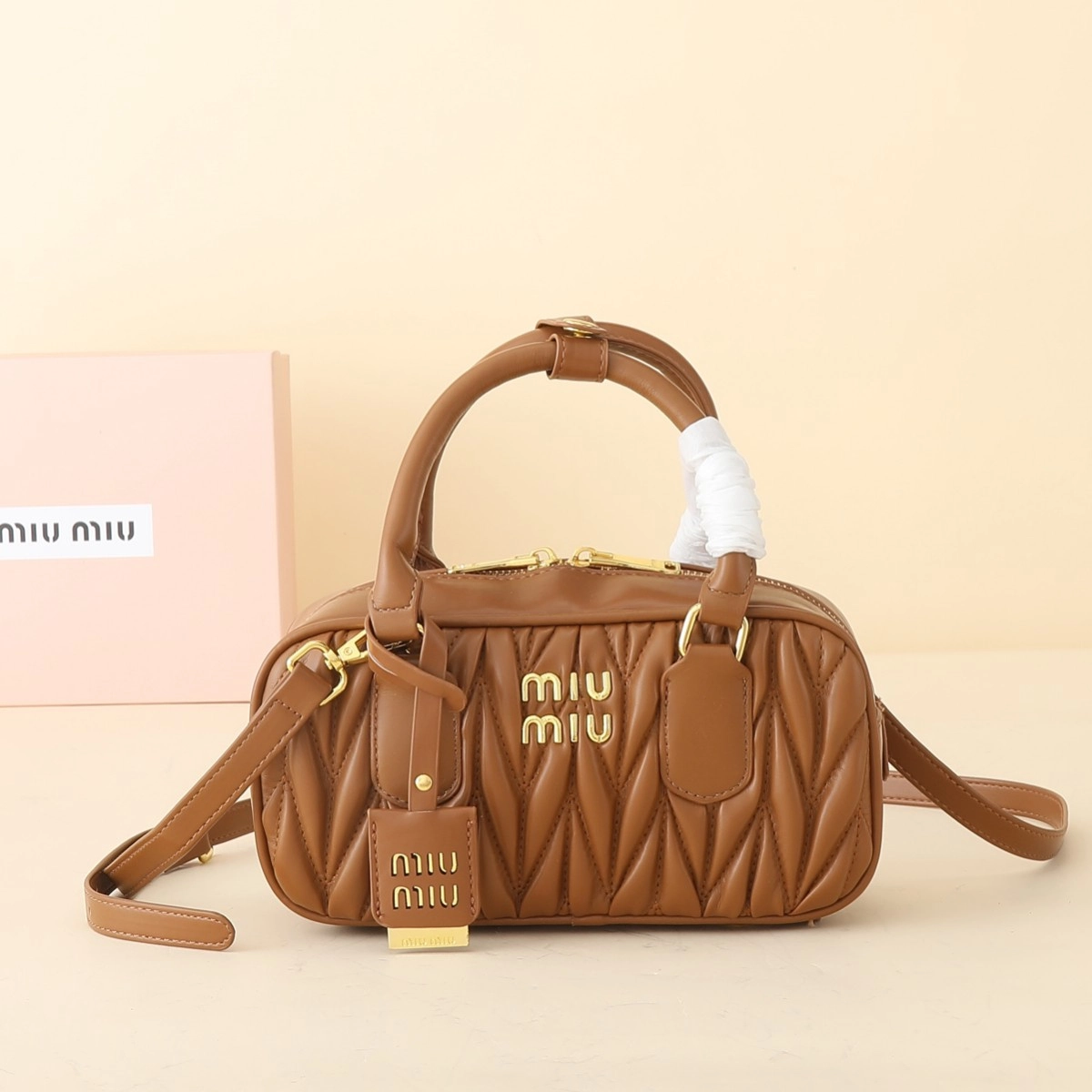 ミュウミュウ アルカディ マテラッセレザー レギュラー/ラージバッグ「Arcadie Bag」
