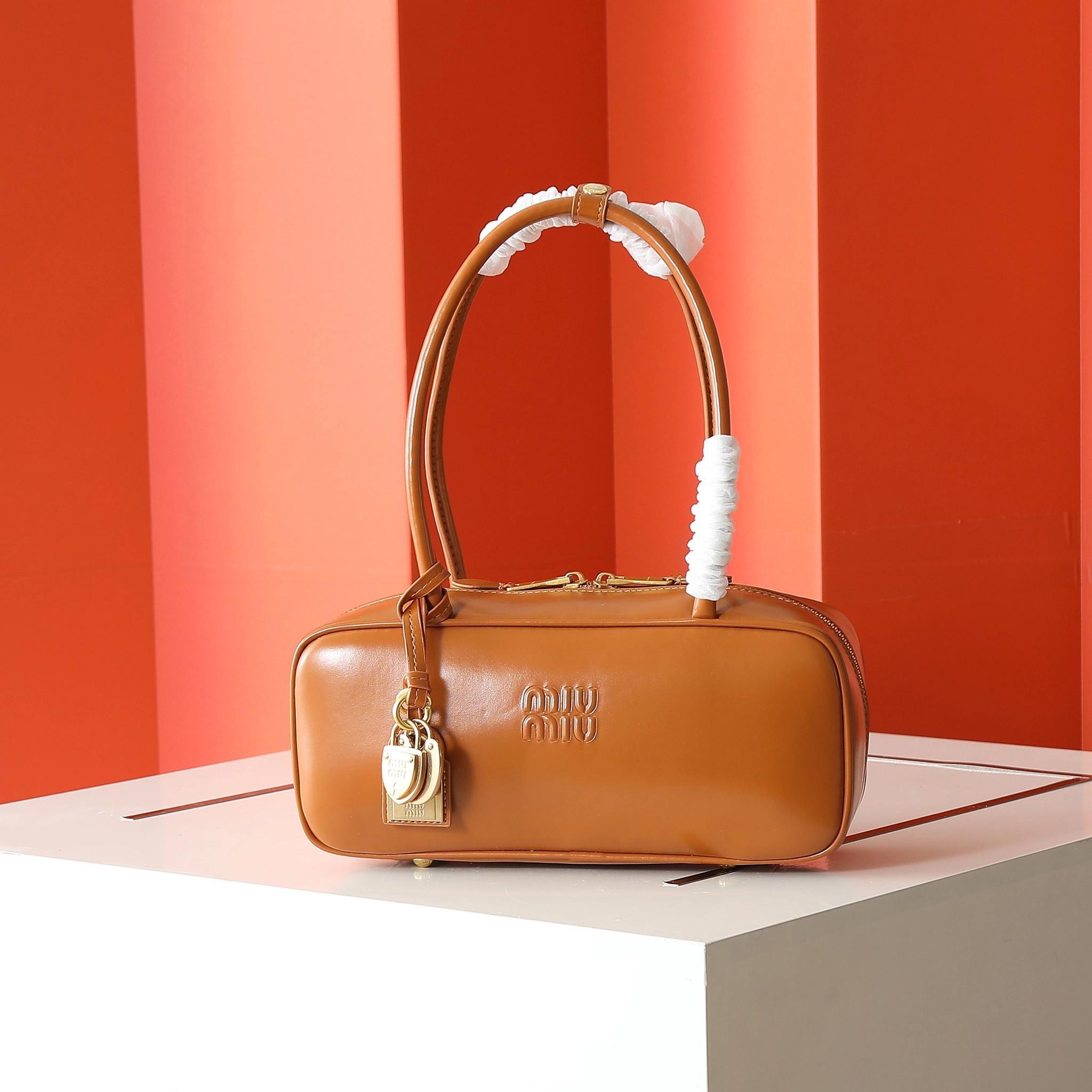ミュウミュウ ボー レザー スモールバッグ「Beau Bag」