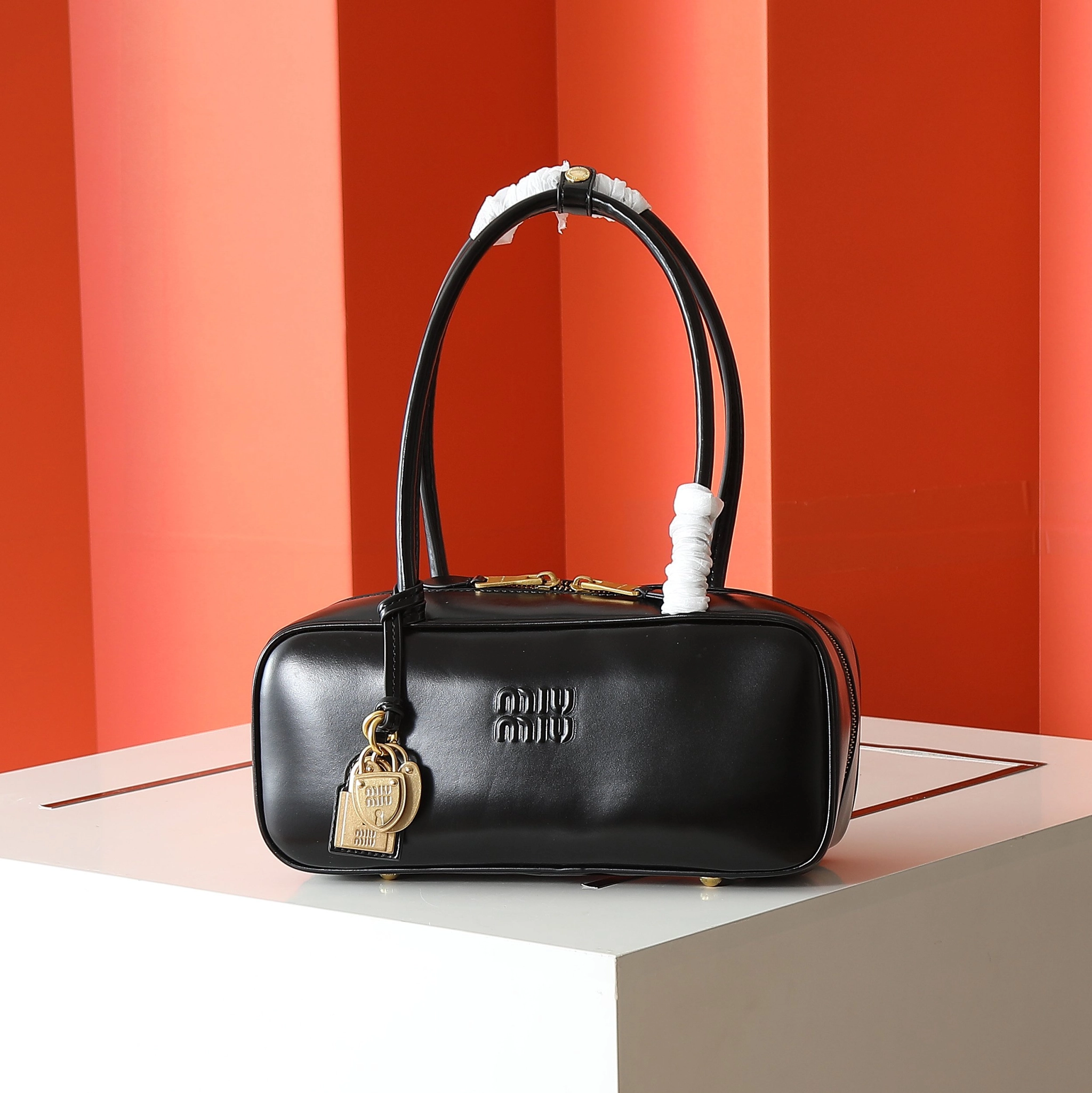 ミュウミュウ ボー レザー スモールバッグ「Beau Bag」