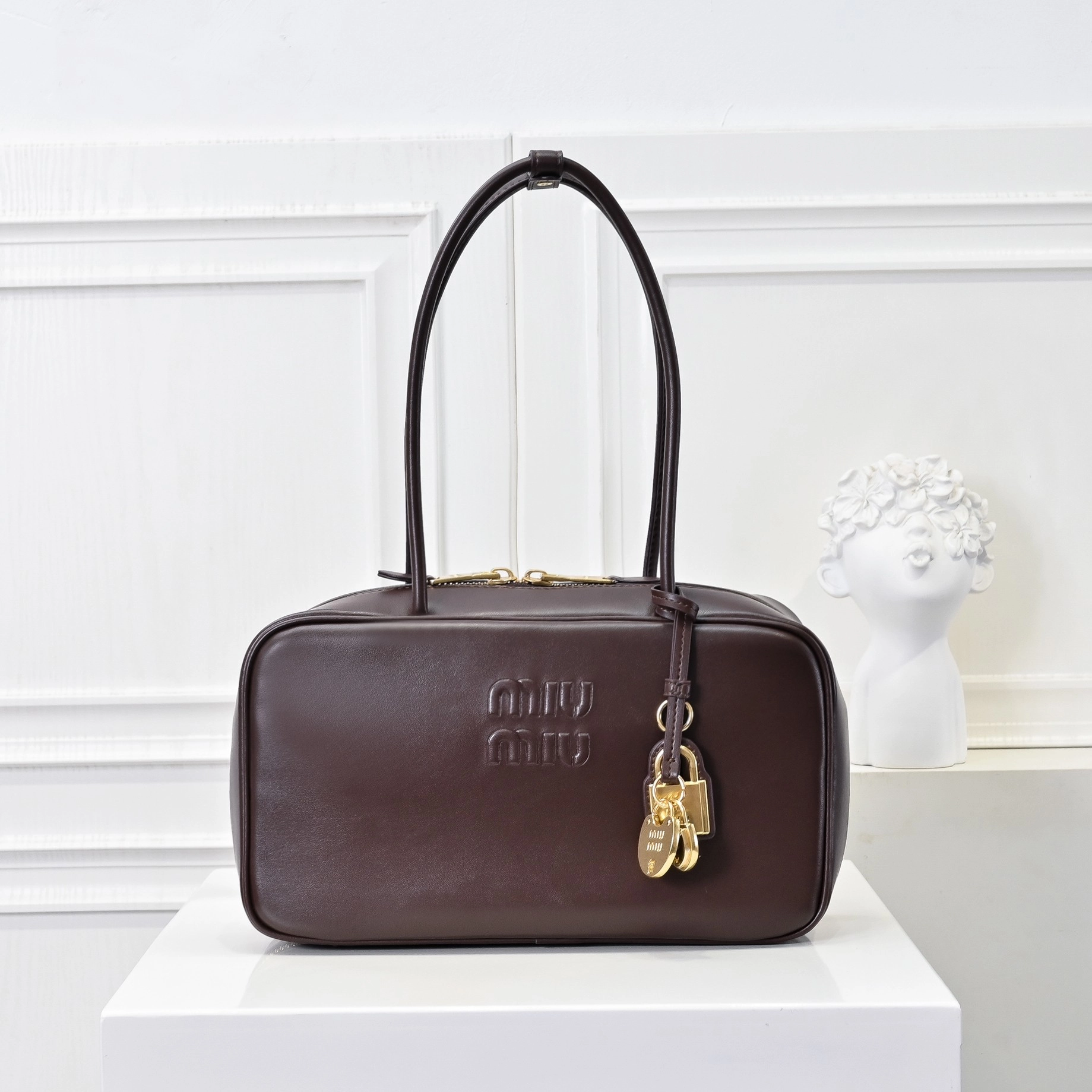 ミュウミュウ ボー レザー ミディアムバッグ「Beau Bag」