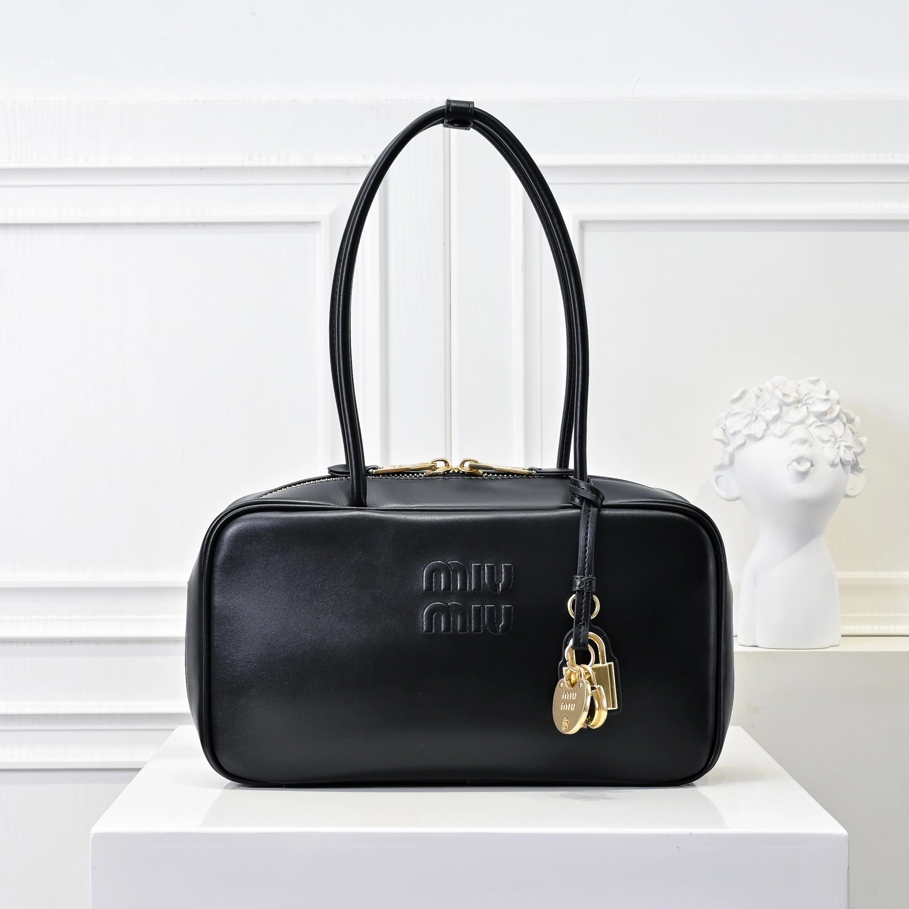 ミュウミュウ ボー レザー ミディアムバッグ「Beau Bag」