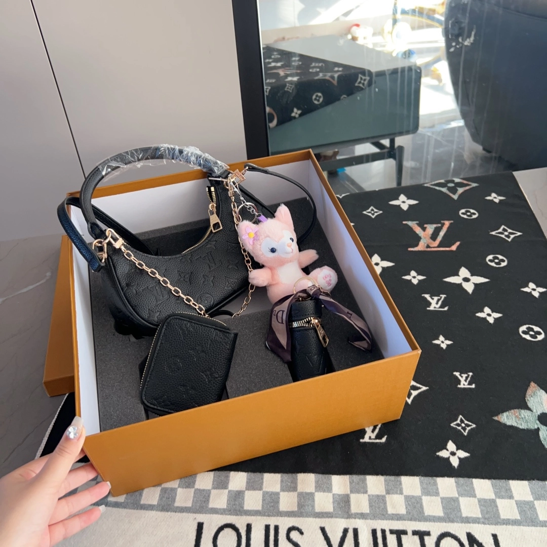 「ルイ・ヴィトン」Louis Vuitton エンボスレザーハーフムーンバッグ+財布+チャーム+ドール ギフトセット 限定セール 大人気販売中