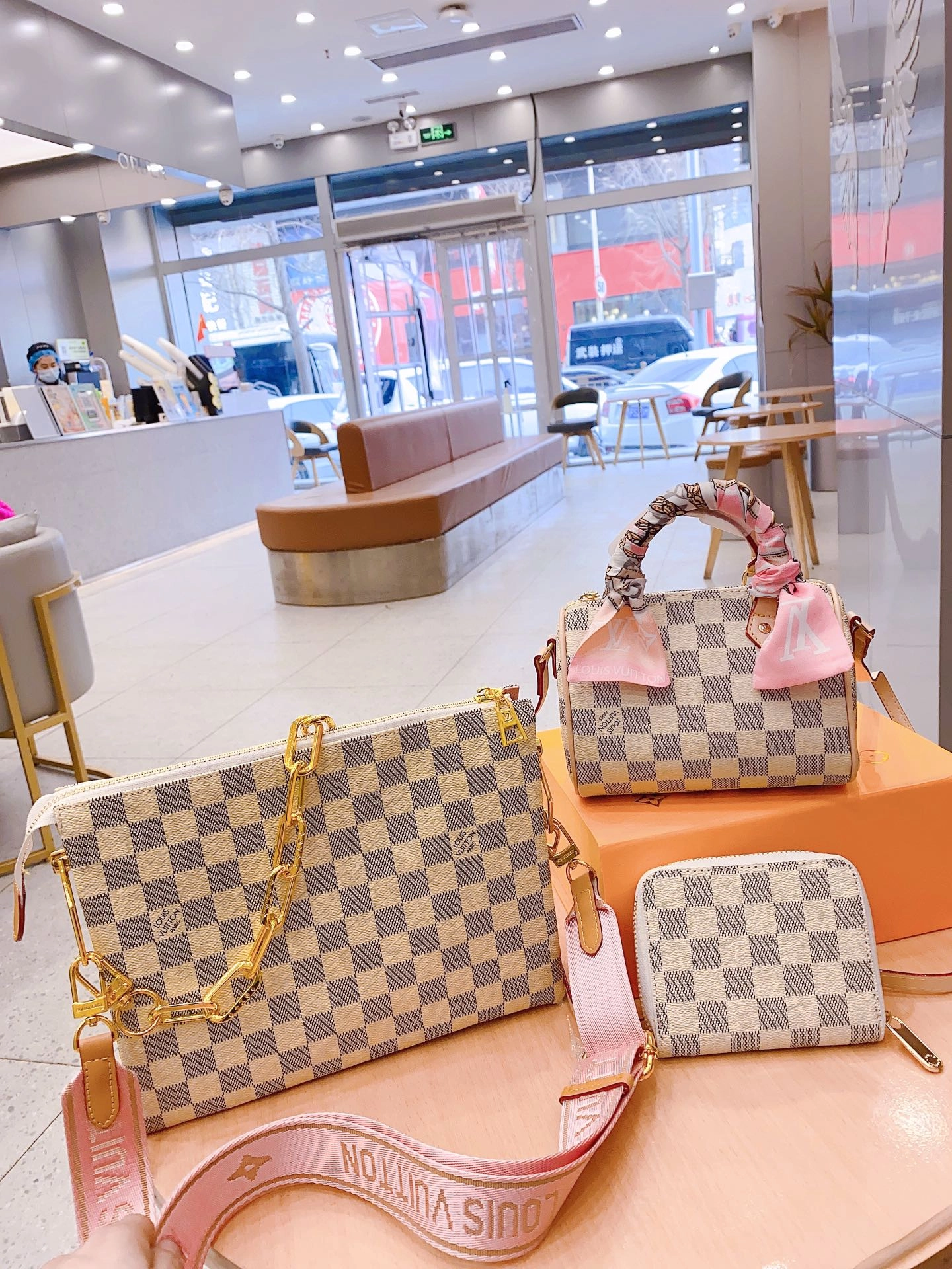 「ルイ・ヴィトン」LOUIS VUITTON ダミエ・アズール チェーン付きポーチ+ミニボストンバッグ+コインケース 3 点セット 限定セール 大人気販売中