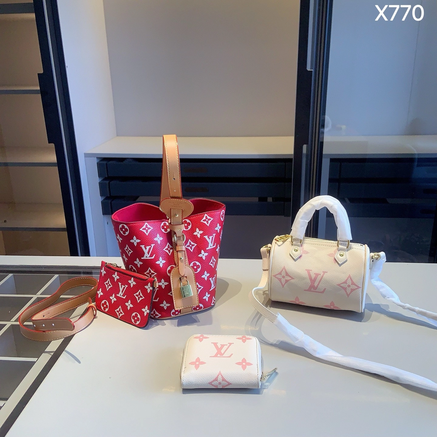 「ルイ・ヴィトン」LOUIS VUITTON ブルーモノグラム バケットバッグ+マルチカラー ミニスピーディ+ポーチ+コインケース 4 点セット 限定セール 大人気販売中