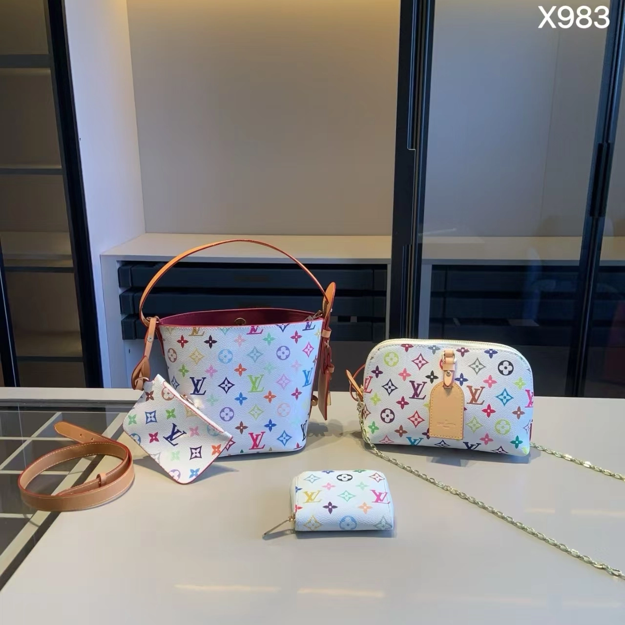 「ルイ・ヴィトン」LOUIS VUITTON ホワイトマルチカラー バケットバッグ+ドーム型バッグ+ポーチ+コインケース 4 点セット 限定セール 大人気販売中