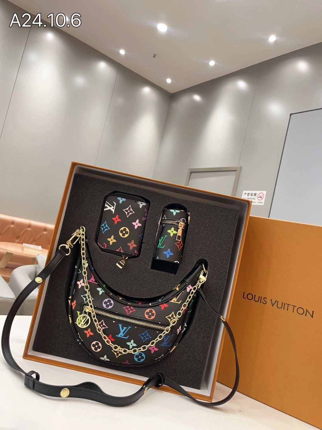 「ルイ・ヴィトン」Louis Vuitton マルチカラーハーフムーンバッグ+財布+チャーム ギフトセット 限定セール 大人気販売中