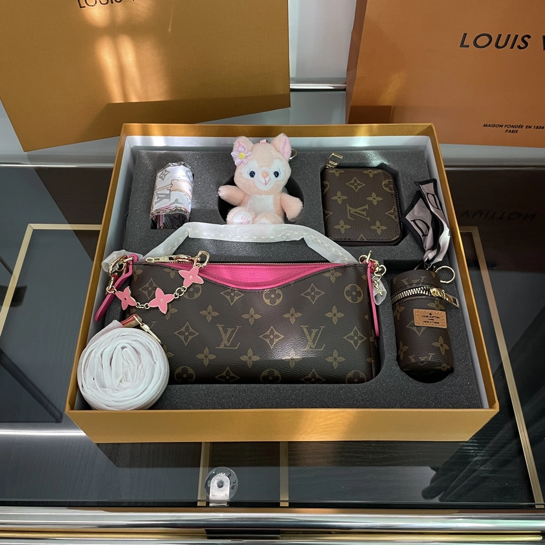 「ルイ・ヴィトン」Louis Vuitton モノグラムポーチ+ドール+チャーム ギフトセット 限定セール 大人気販売中