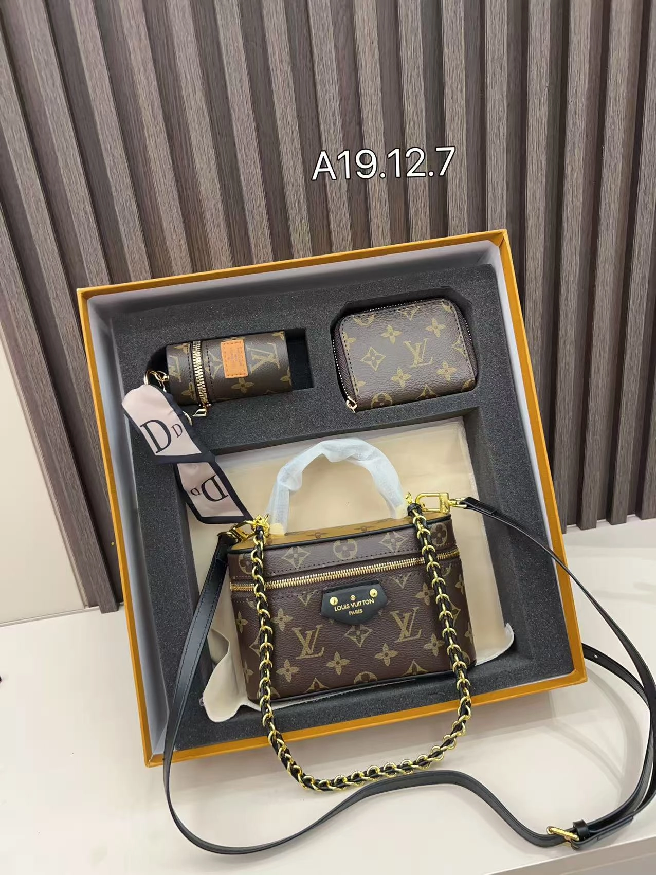 「ルイ・ヴィトン」Louis Vuitton ヴァニティバッグ+ポーチ+チャーム ギフトセット 限定セール 大人気販売中